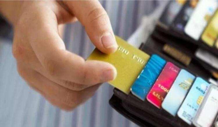 <p>AYLIK GELİRE GÖRE LİMİT Öncelikle kredi kartı özgürlüğünün hangi durumlarda sona ereceğini ve oluşturacağı negatif notun sonraki dönemlerde karşınıza nasıl çıkacağını iyi hesap etmek gerekiyor.</p>
