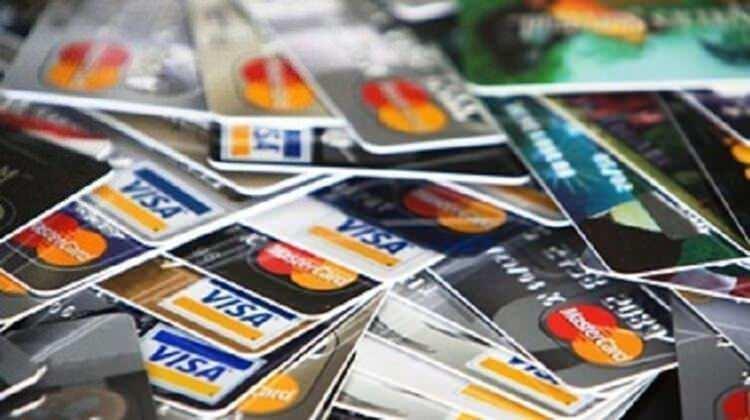 <p>&lsquo;ASGARİ&rsquo; İLE BOR&Ccedil; &Ccedil;EVİRMEYİN</p>

<p>Posta'dan Bilal Emin Turan'ın ilgili yazısı ş&ouml;yle; Kredi kartı asgari &ouml;deme tutarı hesaplaması daha &ouml;nce kartın ka&ccedil; yıllık olduğuna ve limite g&ouml;re belirlenirken şu an t&uuml;m kartlar i&ccedil;in aynı oran uygulanıyor. Bu oran da son d&uuml;zenlemeyle y&uuml;zde 20 olarak belirlendi.</p>
