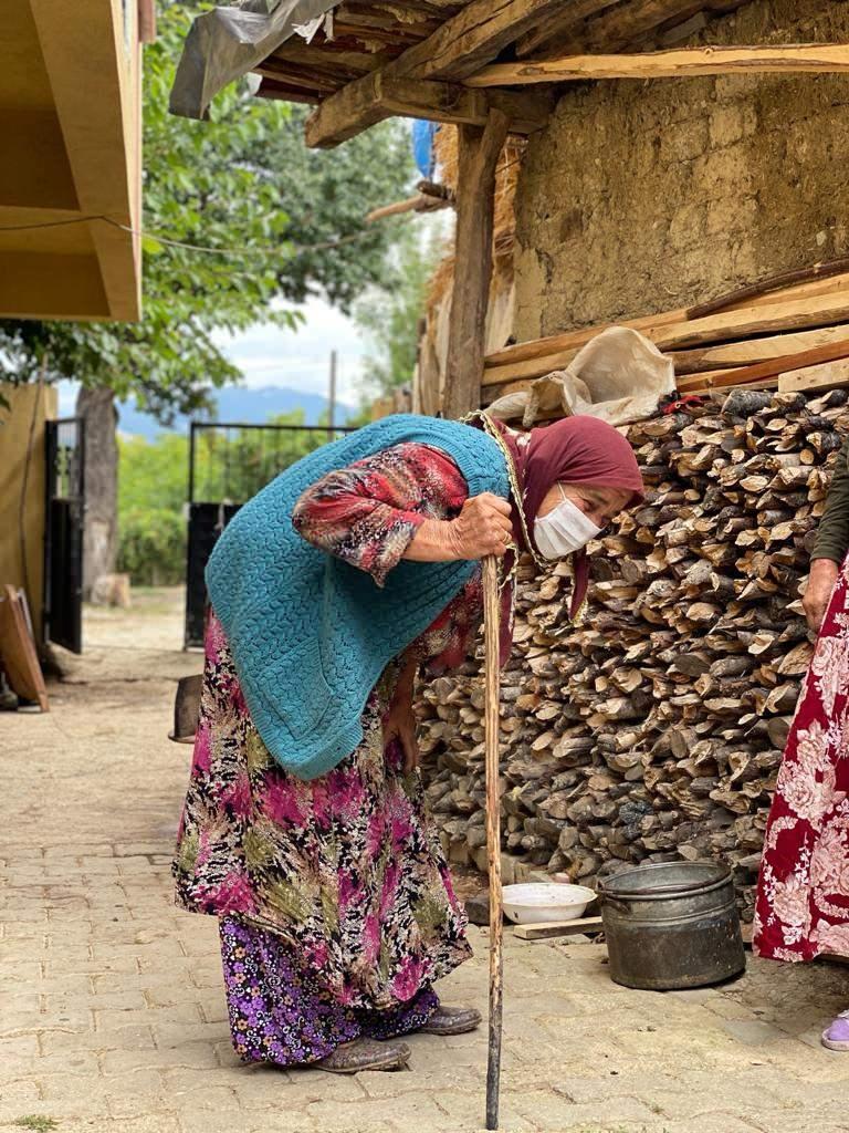 <p><strong>‘ŞU ZAMANA KADAR KÖYÜMÜZDE VAKA GÖRÜLMEDİ’</strong></p>

<p>Herkesin bilinçli davranması gerektiğini ifade eden Gökpınar Köyü Muhtarı Metin Şahin, “Pandeminin ilk döneminde kaymakamlığımız bize maske verdi, bizler her hafta maske dağıttık. Daha sonra İstanbul’dan gelen vatandaşlarımızı uyardık, 10-14 gün karantinada kalmalarını ve kimseyle görüşmemelerini istedik. </p>
