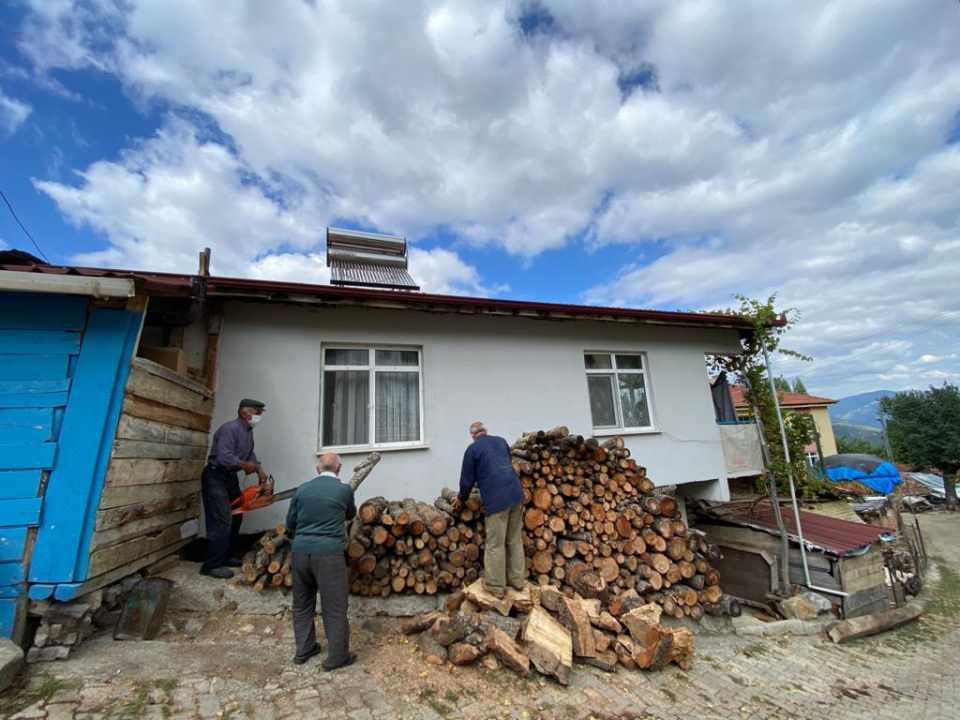 <p>Sağlık Bakanlığı tarafından paylaşılan güncel tabloda, yüzde 87’lik aşılama oranıyla mavi kategoride yer alan Amasya’nın Taşova ilçesinin Gökpınar köyünde alınan önlemlerle, bu zamana kadar hiç koronavirüs vakası görülmedi. </p>