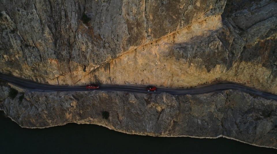 <p>Adrenalin doğa sporlarının başkenti Kemaliye, son zamanlarda dizi ve reklam filmi çekimlerine de ev sahipliği yapmaya başladı.</p>
<p> </p>