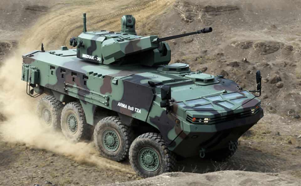 <p><strong>- Arma 8x8 TSK'dan görev bekliyor</strong><br />
<br />
Serdar Görgüç, 8x8 zırhlı araç Arma 2'nin ise Cumhurbaşkanlığı Savunma Sanayii Başkanlığının yayınladığı Yeni Nesil Zırhlı Araçlar Projesi kapsamındaki isterlere göre revize edildiğini söyledi.<br />
Arma 2'nin 4 yıldır üretimde olduğunu ve 2 ülkenin envanterine girdiğini anlatan Görgüç, "Bu araç 30 tonluktu Kara Kuvvetlerinin isterleri doğrultusunda farklılaştırılması gerekti. Şartnameye uygun olan ve teste hazır hale gelen aracımızı IDEF 2021'de sergiledik. 35 tonluk, isterleri karşılayan bir araç. Üzerinde 35 milimetrelik uzaktan kumandalı bir kule var. Kullanıcılara gösterip, teste hazır olduğumuzu ifade ediyoruz." dedi.</p>