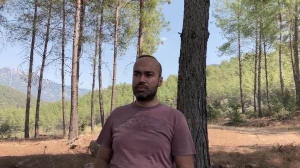 <p>MUĞLA'nın Marmaris ilçesinde, 13 bin 650 hektar ormanlık alanı küle çeviren yangının üzerinden 50 gün geçti. Yanan alanlarda incelemelerde bulunan Muğla Sıtkı Koçman Üniversitesi Çevre Koruma Teknolojileri Bölümü Öğretim Görevlisi Dr. Yasin İlemin, maki türlerinin yeşerdiğini belirterek, yangından az etkilenen bölgelerde canlı türlerinin görülmeye başladığını söyledi.</p>
