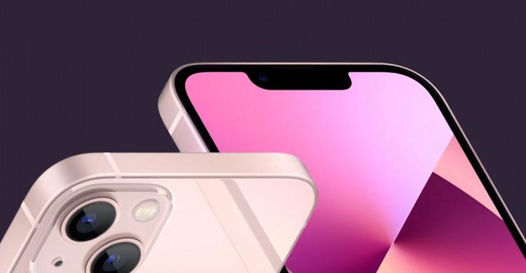 <p>13'te 2.5 saatlik bir artış görülürken iPhone 13 Mini'de 1.5 saatlik bir gelişme tespit edildi.<br />
<br />
iPhone 13 6.1 inçlik ekran ile iPhone 13 Mini ise 5.4 inçlik bir ekran ile karşımıza çıkıyor.</p>