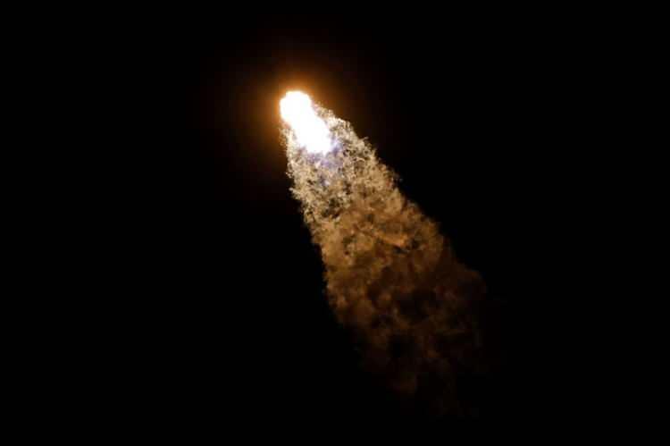 <p>Fırlatma işlemi yerel saatle 20.03’te Falcon-9 roketi ile gerçekleştirildi. Kapsül yaklaşık 575 kilometre yüksekliğe çıktı.</p>
