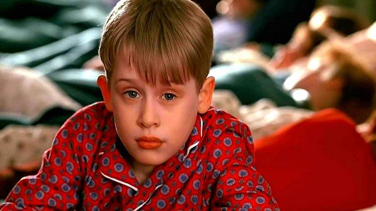<p><span style="color:#800080"><strong>Evde Tek Başına serisiyle yıldızı parlayan çocuk oyuncu Macaulay Culkin, 1990 yılında yakaladığı büyük şöhret ile hafızalara kazındı.</strong></span></p>
