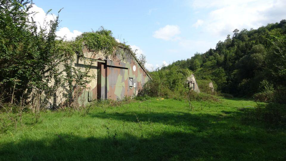 <p>Atıl durumda kalan bu tesisin bir an önce belediyeye kazandırılmasını istiyoruz. Yatırımcımız hazır. Yatırımcı aracılığıyla burayı hobbit evlerine, macera parkı, insanların günübirlik kullanım alanlarına hatta küçük bir futbol kamp merkezine dönüştürülme noktasında çalışmamız var.</p>
