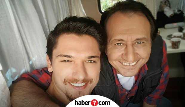 <p>Çılgın Dershane 3 filminde rol alan Aksoy, daha sora Kanal D ekranlarının sevilen dizisi Arka Sokaklar da oyunculuk kariyerine devam etti. İstanbul doğumlu olan yakışıklı oyuncu 32 yaşındadır.</p>
<p></p>