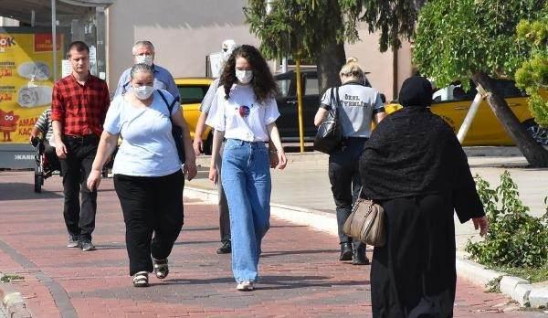 <p>Koca, Adıyaman'ın ilk doz aşı oranını bugün yüzde 75'in üzerine çıkararak, Türkiye Kovid-19 Risk Haritasında "Mavi" olduğunu bildirdi. Koca, "Adıyaman'dan ikinci doz aşı oranını aynı şekilde yükseltmesini, halen Sarı olan illerimizin de bir an önce Mavi risk kategorisine geçmesini bekliyoruz." ifadelerini kullandı.</p>

