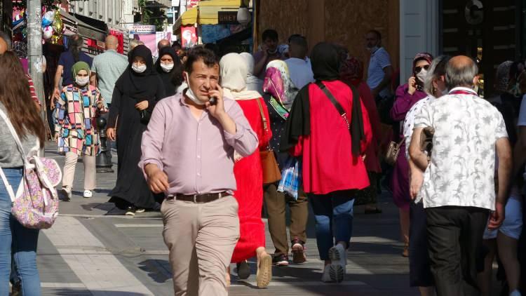<p>Genelgede, Kovid-19 ile mücadele kapsamında tedbir alınması gerektiği de vurgulandı. Buna göre, etkinliklerde Kovid-19 salgını ile mücadele kapsamında temizlik, maske ve sosyal mesafe kurallarına azami ölçüde dikkat edilecek.</p>