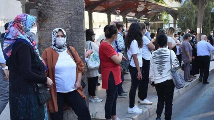 <p>Antalya Devlet Opera ve Balesinden yapılan açıklamaya göre, 4-23 Eylül'de gerçekleştirilen ve sanatseverlerin büyük beğeniyle takip ettiği festivalin tek bale eseri "Pandemic" sanatseverlerle buluşmaya hazırlanıyor. Dünyada Kovid-19 salgınının başlangıcından bu yana yaşanan süreci sanatsal bakış açısıyla seyirciye aktaracak eser, yarın saat 21.00'da Aspendos Antik Tiyatro'da sahnelenecek.</p>