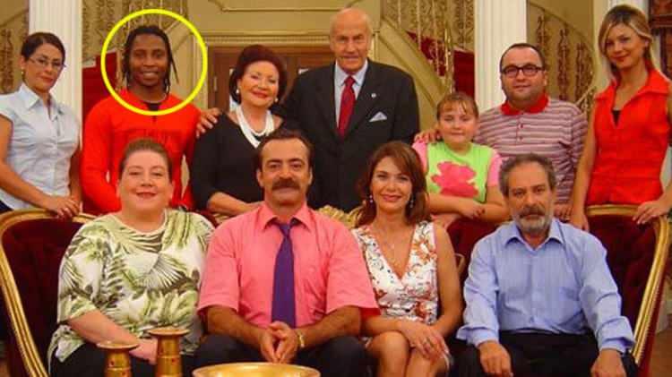 <p><span style="color:#000080"><strong>Türkiye'ye gelip oyunculuk yapmaya başladıktan sonra Türk vatandaşlığına geçti.</strong></span></p>
