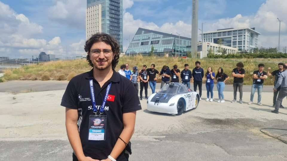 <p>Bu prototip bir araç. Bu işi ileriye götürüp 'TEKNOFEST dışında bunu gerçek ortama uygulayabilir miyiz?' diye düşünmeye başladık. </p>