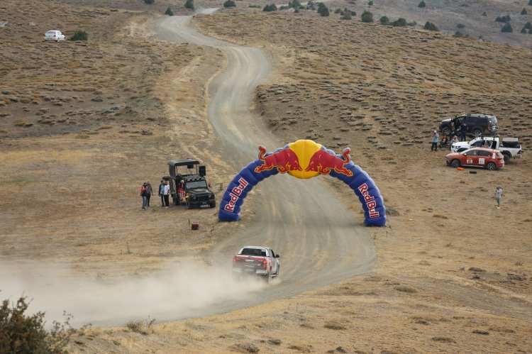 <p>Türkiye'nin ilk ve tek, dünyanın ise en büyük ve zorlu yarışlarından biri olan TransAnatolia Rally Raid'in Sivas etabı tamamlandı.</p>
