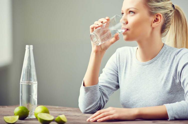 <p><strong>Ayrıca su açısından zengin olan sebze ve meyveler de tüketilmelidir.  </strong></p>
