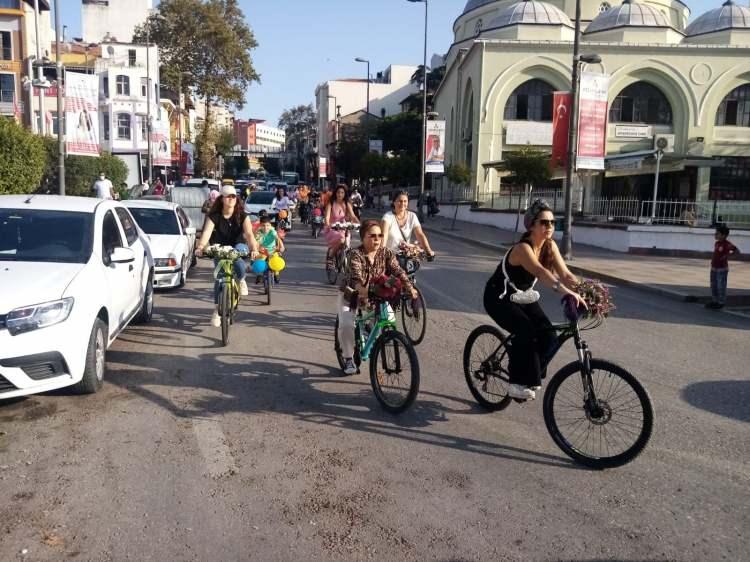 <p>Organizasyon sorumlusu Esranur Demircan, gazetecilere yaptığı açıklamada, amaçlarının bisikletin günlük hayatın bir parçası olmasına dikkat çekmek olduğunu söyledi. </p>