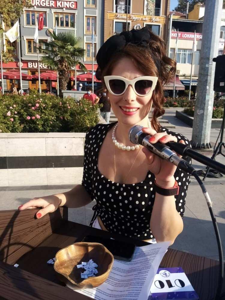 <p>Çorumlu kadınlar süsledikleri bisikletleriyle Süslü Kadınlar Bisiklet Turu'na katılmak üzere Kent Meydanı'nda toplandı.</p>