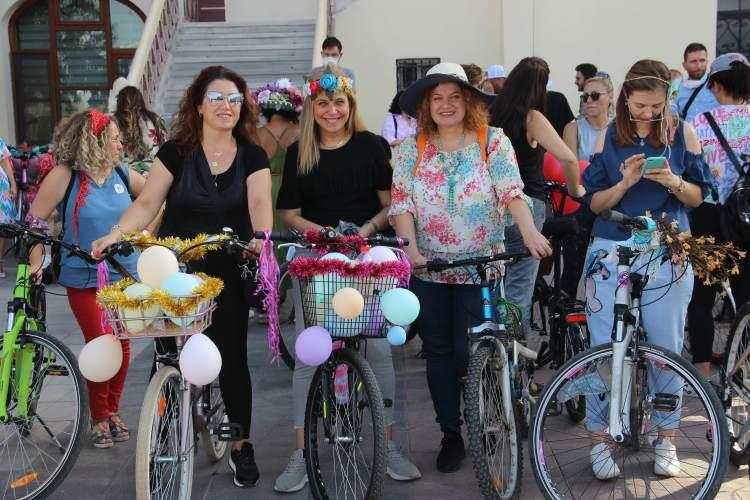 <p>Çataroğlu, otomobilsiz kentler, doğru ulaşım politikaları ve kentlerin bisikletlere göre dizayn edilmesini istediklerini belirterek, şunları kaydetti:</p>