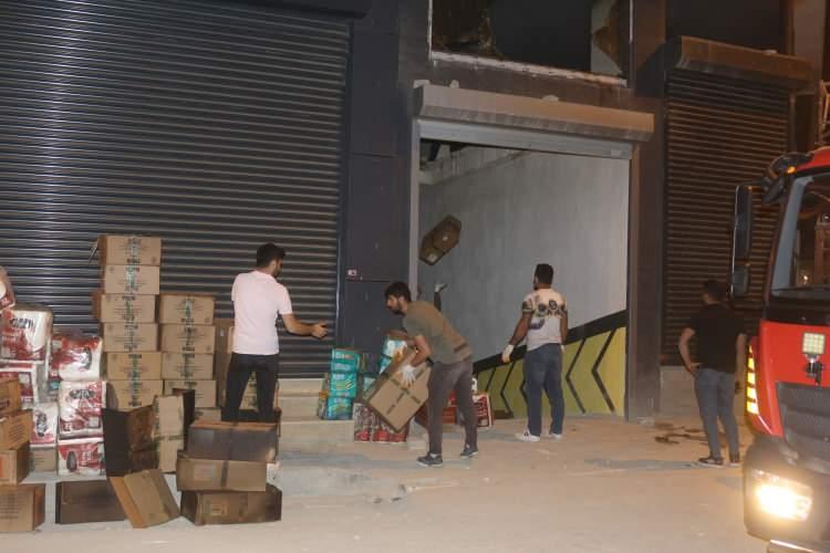 <p>Yaralanan çocuklar ambulans ekiplerinin olay yerinde müdahalesinin ardından Van Eğitim Araştırma Hastanesi'ne kaldırılırken yangını söndürme çalışması yaklaşık 7 saattir sürüyor</p>