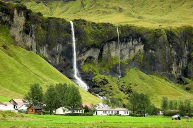 <p>İzlanda halkı jeotermal enerji kaynaklarını kullanmanın öneminin oldukça farkında. Ülkenin en çok kullanılan elektrik ve ısınma enerjisi ise hidrojen.</p>
