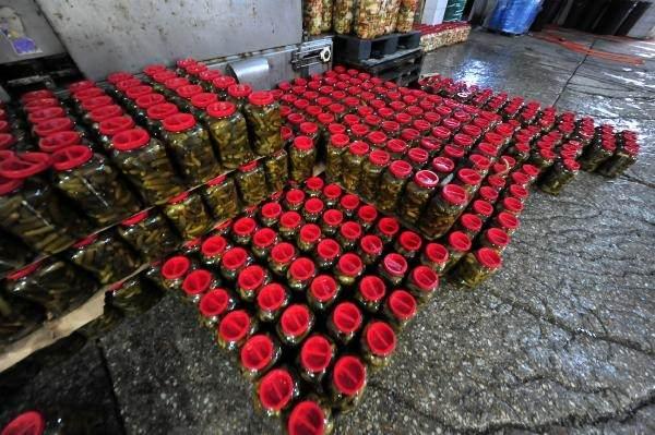 <p>Gedelek'in ismini duyan, turşunun ismini duyan köyümüze geliyor. Buradan aldıkları turşudan memnun kalarak geri gidiyorlar” diye konuştu.</p>
