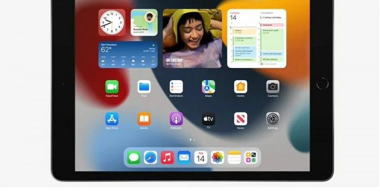 <p><strong>iPad Mini tanıtıldı</strong></p>
<p>Apple'ın tanıttığı bir diğer cihaz ise Apple Mini oldu.</p>
<p>499 dolarlık fiyatıyla Apple Mini 8.3 inçlik bir ekran bulunuyor. Apple'dan Katie McDonald cihazın yeniden tasarlandığını belirtti.</p>