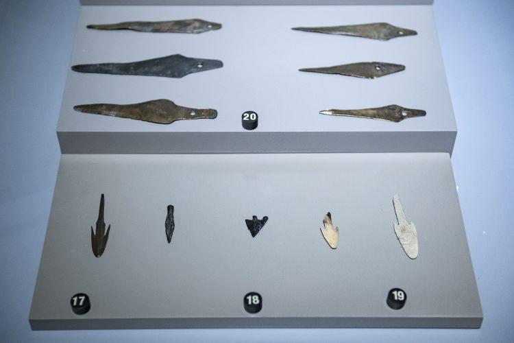 <p>Höyükteki buluntu ve kalıntıların kentin kültür tarihi açısından önemli olduğunu ifade eden Şahin, "Yakın döneme kadar ilimizde müzenin olmamasından dolayı buradaki kültür varlıkları çevre illerdeki müzelere taşınarak koruma altına alınmıştı. Ancak 2020'de Tunceli Müzesi'nin resmi olarak açılmasıyla buradan dışarıya giden kültür varlıkları ait oldukları topraklara geri getirildi ve müze vitrinlerinde sergilenmeye başladı." dedi.</p>
<p> </p>