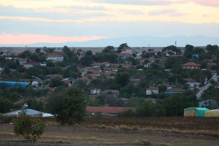 <p> Azatlı köyünde yaşayan vatandaşlardan Ahmet Çiftçi, köylerinin tedbir amaçlı karantinada olduğunu ifade etti. </p>
