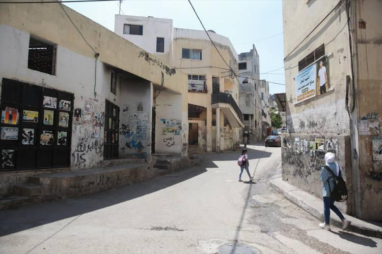<p>Gözlemciler, Cenin Kampı'ndaki koşulların İsrail ordusunun işgal edemediği Gazze Şeridi'ndeki koşullara çok benzediğini belirtiyor.</p>

<p>Bölge sakinleri de İsrail'in henüz açıklama yapmamasına rağmen kampa askeri operasyon başlatmasını bekliyor.</p>

