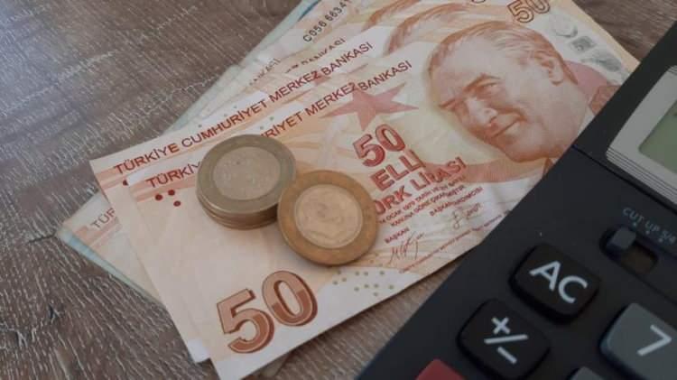 <p><strong>Emekli aylığı hesaplamasında son 7 yılın neden önemli?</strong></p>
<p>Emeklilik dilekçesi verirken, aylık ödeyecek kurum belirlenirken çalışanın emeklilik tarihinden geriye doğru prim, kesenek ödenerek geçen 7 yıllık fiili hizmet süresi esas. Çalışan için ödenen son 7 yıl prim ödemesi içinde hangi sigortalılık statüsünde prim ödediğine bakılıyor.</p>