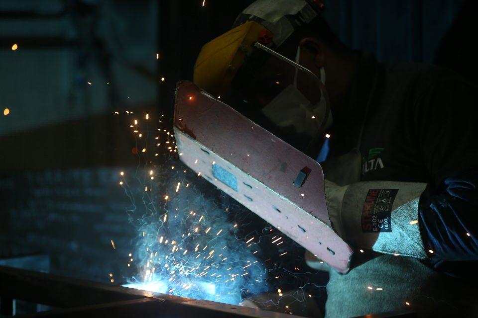 <p>Çin'de 2 yıl önce kurdukları fabrikayla da Afrika ülkeleri ve Özbekistan'a ürün sevkiyatına başladıklarını belirten İnci, "Toplam 400 kişiye istihdam sağlıyoruz. Ar-ge çalışmalarımız devam ediyor.</p>