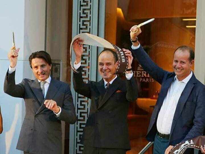 <p>4) Hermes ailesi: Serveti: 111,6 milyar dolar, Fransa. Şirket: Hermes.</p>
<p> </p>