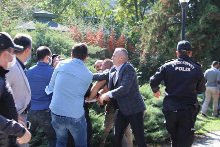 <p>Ankara Anıtpark’ta aşı karşıtları “Büyük Uyanış Başkent” adlı bir miting düzenlendi.</p>
