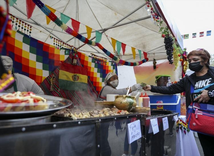 <p>Fas k&ouml;kenli Arjantinli Sumaya, AA muhabirine, babasının Faslı, annesinin Arjantinli olduğunu ve kendisinin de Arjantin'de doğduğunu s&ouml;yledi.</p>
