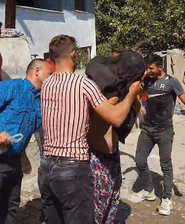 <p>ahalleli Gencay Günay Altındağ ise, “Bu geleneklerimiz yüz yıldan bu yana devam ediyor. Düğün sahipleri, köyün gençlerini sağdıç diye okur. Onlar da toplanıp, damada şakalar yaparlar.</p>