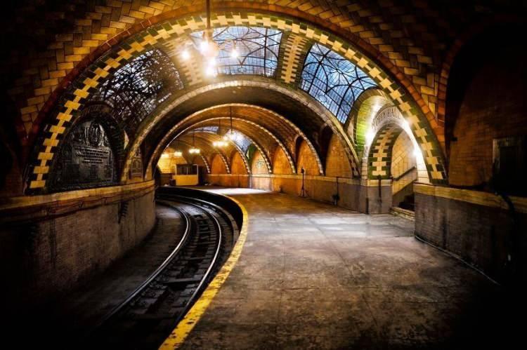 <p>1-City Hall Metro İstasyonu, New York</p>
