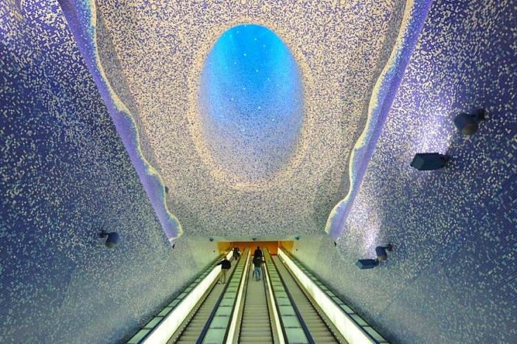 <div>10-Toledo Metro İstasyonu, Napoli, İtalya</div>

