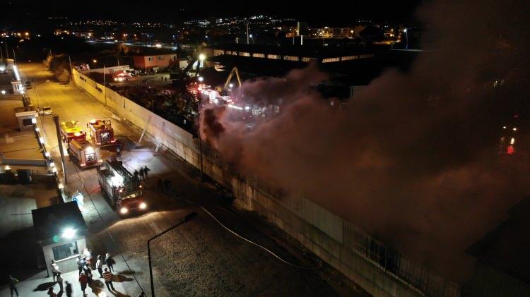 <p>Site sakinlerinden İlknur Kadaş, "Sürekli şikayet ediyoruz kimse ilgilenmiyor. Bütün yaz bunlarla uğraştık" diye konuştu.</p>