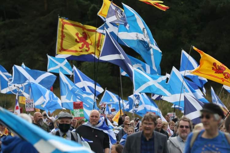 <p>Etkinliği düzenleyen All Under One Banner'dan Keir McKechnie, AA muhabirine yaptığı açıklamada, etkinliği düzenlemelerinin amacının, Başbakan Boris Johnson'a "bağımsız İskoçya istedikleri" mesajını vermek olduğunu söyledi.</p>
<p> </p>