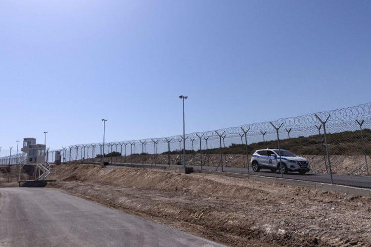 <p>Çeşitli sivil toplum kuruluşları ve temsilcileri kampın açılışı öncesinde Avrupa Birliği'ne ve Yunanistan'a mültecilerin hareket hakkını kısıtlayan bu plandan vazgeçmeleri için çağrı yaptı. Birleşmiş Milletler Mülteciler Yüksek Komiserliği de söz konusu plana ilişkin endişelerini dile getirdi.</p>
