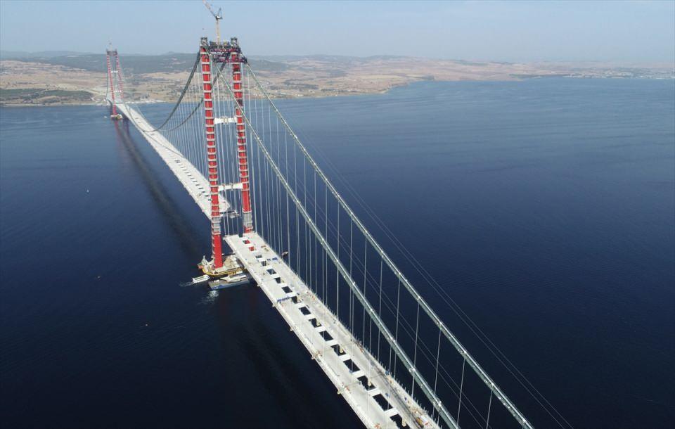 <p>Çanakkale'nin Lapseki ve Gelibolu ilçeleri arasında yapımı devam eden "1915 Çanakkale Köprüsü"nü oluşturacak 87 tabliyeden 81'i yerlerine monte edildi.</p>

<p> </p>

