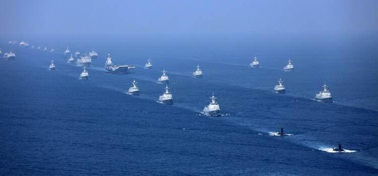 <p>Dünyanın en büyük deniz kuvvetlerine sahip Çin ile ABD arasındaki donanma karşılaştırması ise şöyle: Savaş gemileri ve fırkateynlerde Çin'in açık ara üstünlüğüne rağmen, ABD 20 uçak gemisiyle bu alanda dünyada rakipsiz. Denizaltılarda ise iki ülke yakın rakamlara sahip: Çin ordusunun 77 denizaltısı var, bu sayı ABD'de 66.</p>
