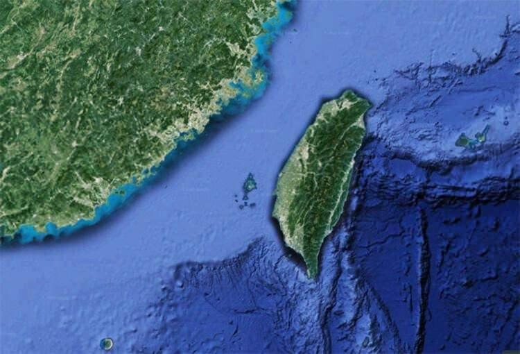 <p>Tayvan Boğazı, Çin'le Tayvan'ı birbirinden ayırıyor. Boğazın genişliği ise, 180 kilometre. 1949 yılında Çin iç savaşı sırasında, komünistlere yenilen milliyetçiler, Tayvan adasına kaçmışlardı.</p>
