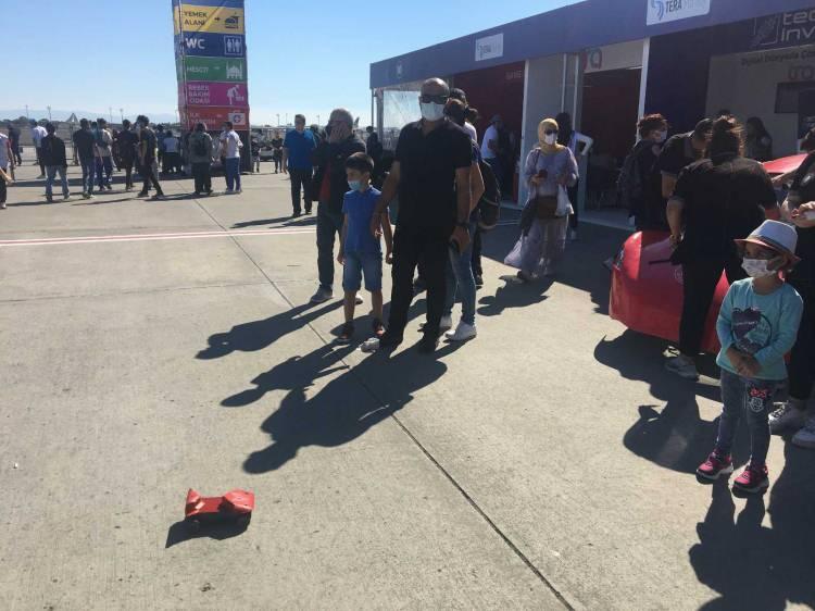 <p>Osmaniye Ahmet Cevdet Paşa Anadolu Lisesi öğrencilerinin geliştirdiği ve TEKNOFEST'te sergilen "Ters Kapan" uygulamasıyla, ışık ihlalinden kaynaklanan trafik kazalarının önüne geçilmesi hedefleniyor.</p>