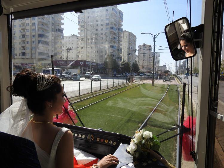 <p> Büyüköz'ün kullandığı tramvay daha sonra raylı sistem güzergahında tur attı.</p>