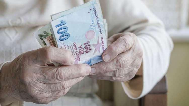 <p><strong>Yüksek kazanç üzerinden fazla prim ödeyenin geliri artar mı?</strong></p>
<p>Yüksek kazanç üzerinden prim ödenenin emekli aylığı da yüksek olur. İster Bağ-Kur ister SSK'lı olsun tavandan bildirilen her ay için ileride alınacak emekliği aylığı da yüzde 25-30 civarında artar.</p>