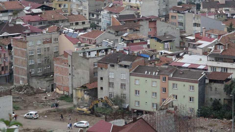 <p>Kaya kilisesinde, kitabeler, 3’üncü Alexios'un eşi Theodora ve annesi Eirene'nin portreleri yer alıyor. Manastır, 5 yıllık restorasyon çalışmalarının ardından 10 Eylül 2021’de yeniden ziyarete açıldı.</p>