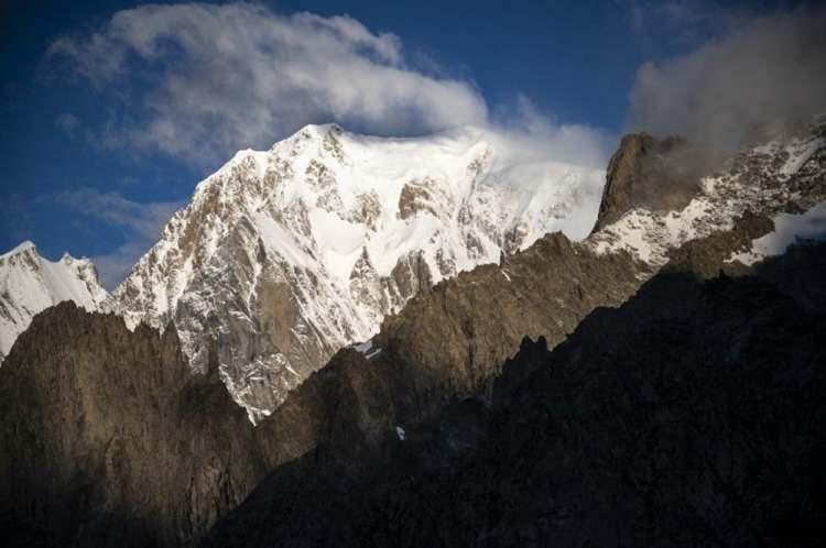 <p>Avrupa'nın en yüksek zirvesi olan Mont Blanc’ın zirvesinin son 20 yılda iki metre alçaldığı açıklandı.</p>
