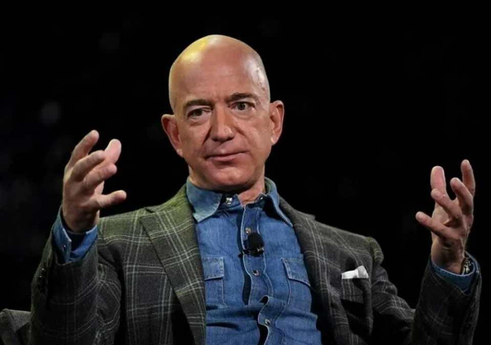<p><strong>2-JEFF BEZOS: 93,9 MİLYAR DOLAR</strong><br />
<br />
Amazon, Blue Origin</p>