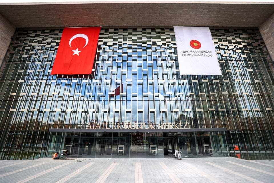 <p>Cumhurbaşkanı Recep Tayyip Erdoğan tarafından 10 Şubat 2019'da temeli atılan ilk AKM'nin mimarı olan Hayati Tabanlıoğlu'nun oğlu mimar Murat Tabanlıoğlu'nun imzasını taşıyan merkezin inşaatının yapımında sona gelindi.</p>

<p> </p>
